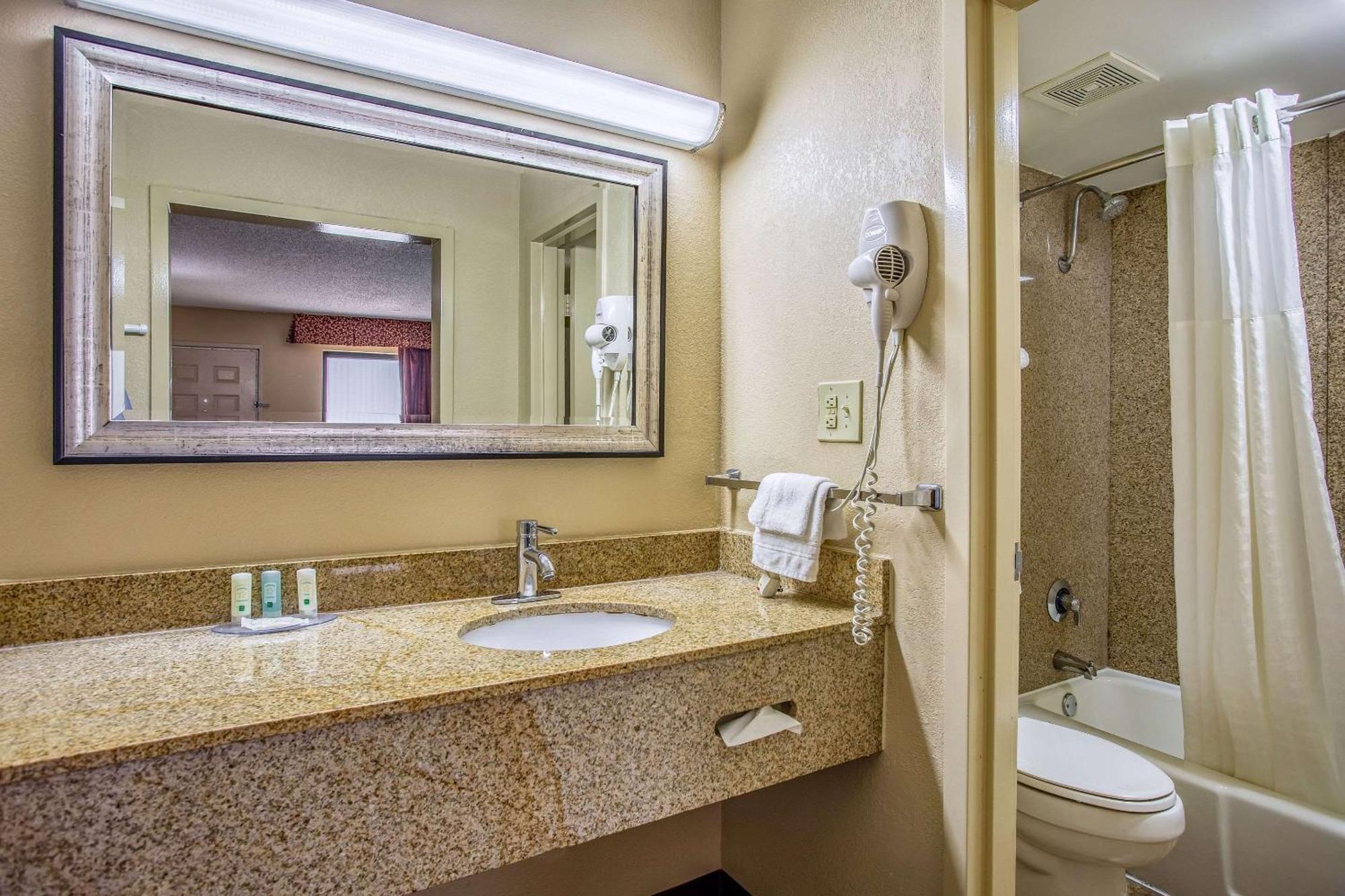Quality Inn Bowling Green Exterior photo